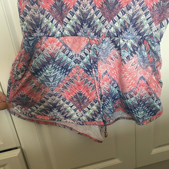 NWT Patterned romper - Picture 3 of 6